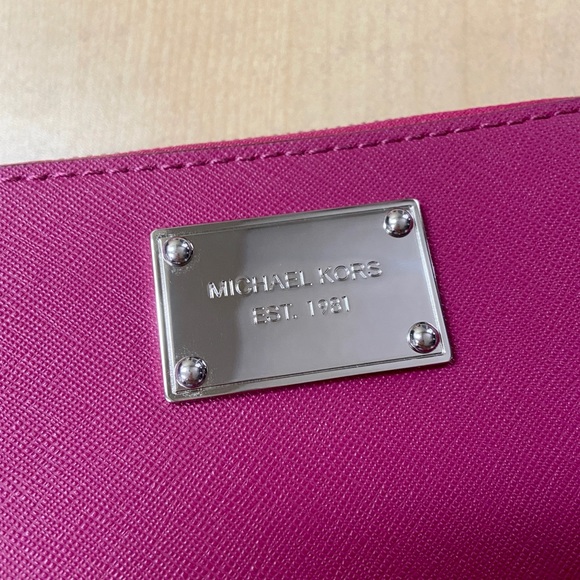 Michael Kors Wallet - Picture 2 of 4